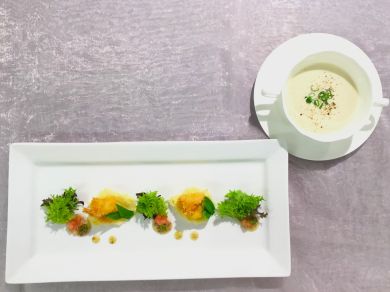 フリールクルヴェット(小海老の揚げ物)　玉葱の冷製スープ